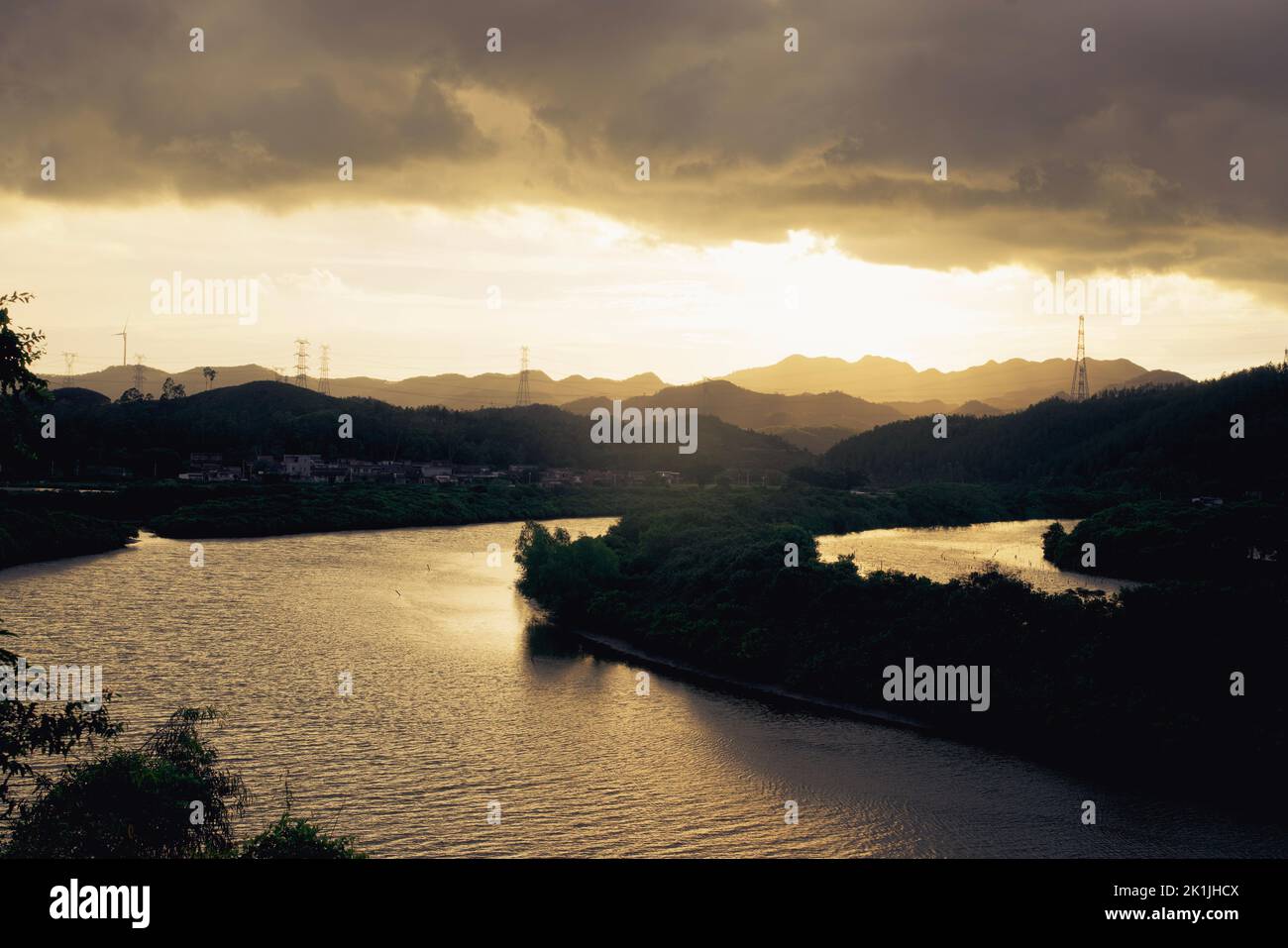 Grande rivière au coucher du soleil Banque D'Images