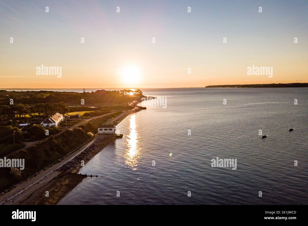 Tir de drone de la côte sud de l'Angleterre au lever du soleil Banque D'Images