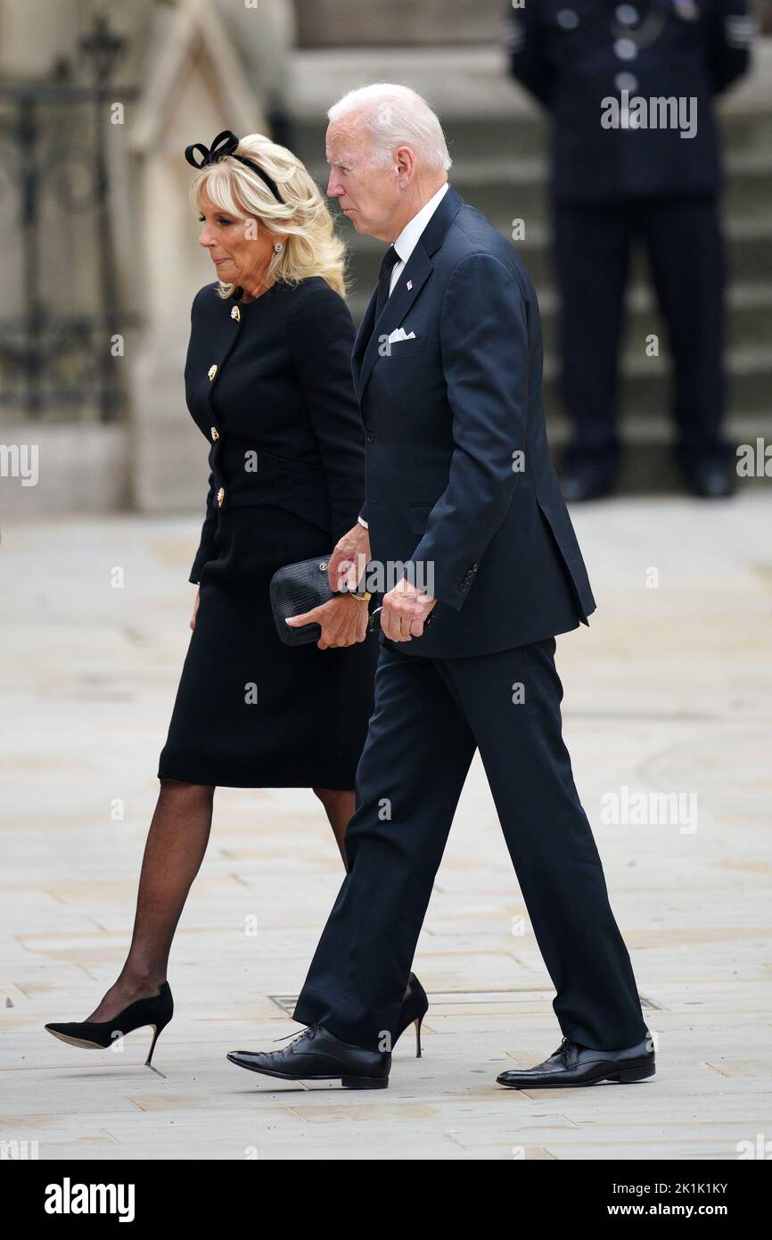 LE président AMÉRICAIN Joe Biden accompagné de la première dame Jill Biden arrivant au funérailles d'État de la reine Elizabeth II, qui s'est tenu à l'abbaye de Westminster, à Londres. Date de la photo: Lundi 19 septembre 2022. Banque D'Images