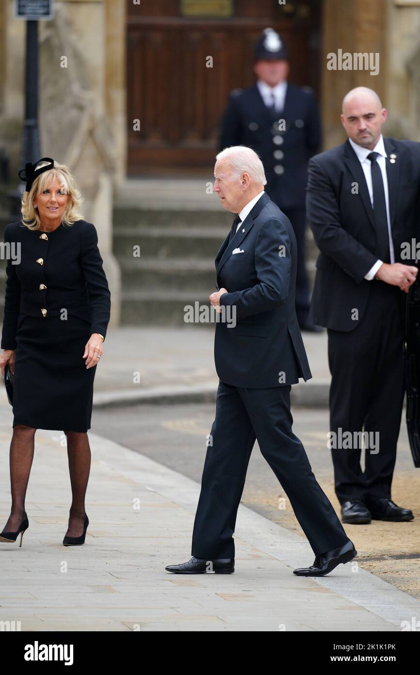 LE président AMÉRICAIN Joe Biden accompagné de la première dame Jill Biden arrivant au funérailles d'État de la reine Elizabeth II, qui s'est tenu à l'abbaye de Westminster, à Londres. Date de la photo: Lundi 19 septembre 2022. Banque D'Images