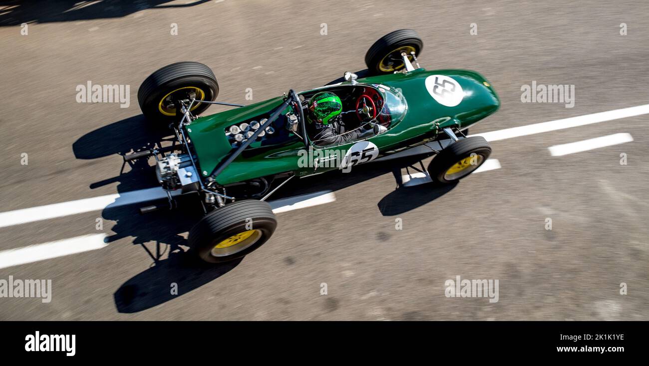 Lotus BRM-24 dans la piste de fosse en compétition dans le Trophée de Glover au festival de la renaissance de Goodwood au circuit de Goodwood, au Royaume-Uni, le 16 septembre 2022. Photo de Phil Hutchinson. Utilisation éditoriale uniquement, licence requise pour une utilisation commerciale. Aucune utilisation dans les Paris, les jeux ou les publications d'un seul club/ligue/joueur. Banque D'Images