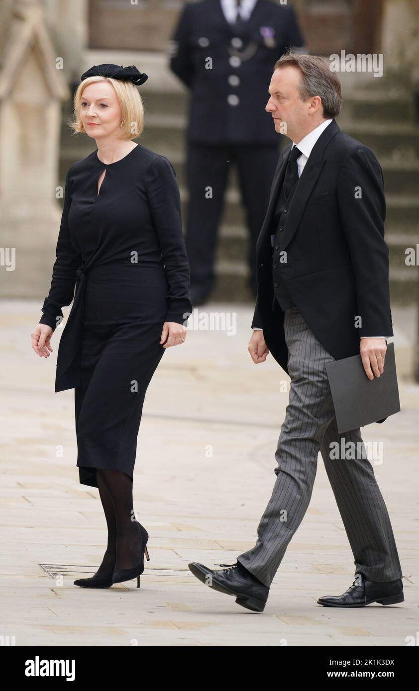 Le Premier ministre Liz Truss et son mari Hugh O'Leary arrivent au funérailles d'État de la reine Elizabeth II, qui s'est tenu à l'abbaye de Westminster, à Londres. Date de la photo: Lundi 19 septembre 2022. Banque D'Images
