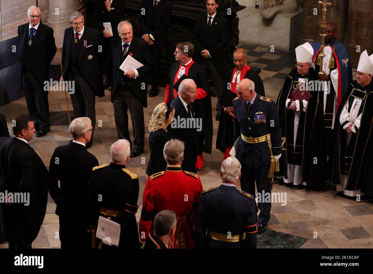 Le président des États-Unis, Joe Biden et la première dame Jill Biden arrivent au funérailles d'État de la reine Elizabeth II, qui s'est tenu à l'abbaye de Westminster, à Londres. Date de la photo: Lundi 19 septembre 2022. Banque D'Images