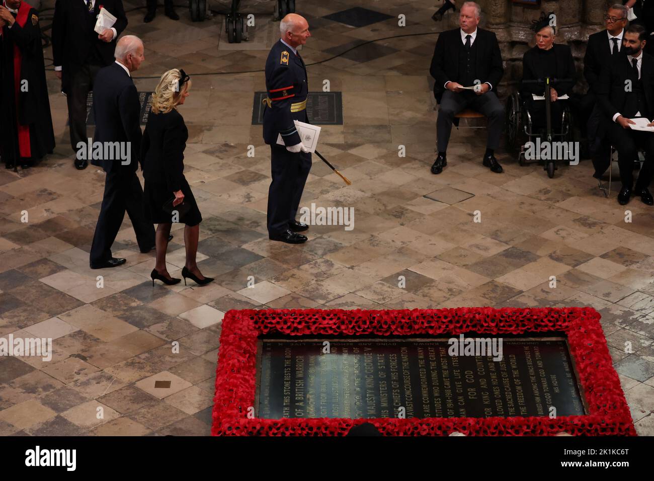 Le président des États-Unis, Joe Biden et la première dame Jill Biden arrivent au funérailles d'État de la reine Elizabeth II, qui s'est tenu à l'abbaye de Westminster, à Londres. Date de la photo: Lundi 19 septembre 2022. Banque D'Images