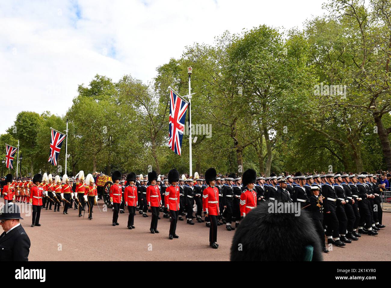 Elizabeth George Le Cortège De La Mort LONDRES, ANGLETERRE - SEPTEMBRE 19 : le cortège funéraire de la Reine a