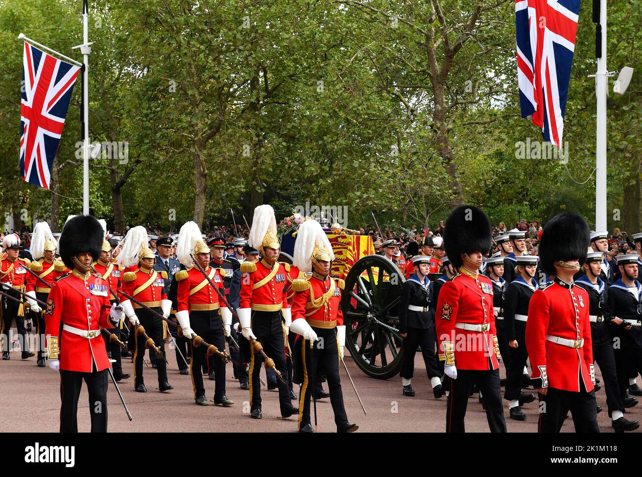 Elizabeth George Le Cortège De La Mort LONDRES, ANGLETERRE - SEPTEMBRE 19 : le cortège funéraire de la Reine a
