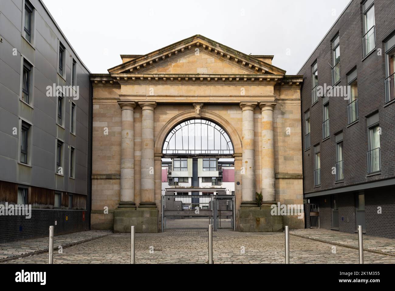Façade de bâtiment conservée - ancienne façade du marché des bovins de Glasgow, Moore Street, Calton, Glasgow, Écosse, ROYAUME-UNI Banque D'Images