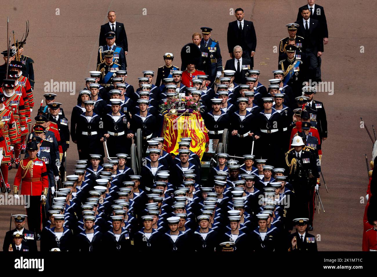 Elizabeth George Le Cortège De La Mort LONDRES, ANGLETERRE - SEPTEMBRE 19 : le cortège funéraire de la Reine