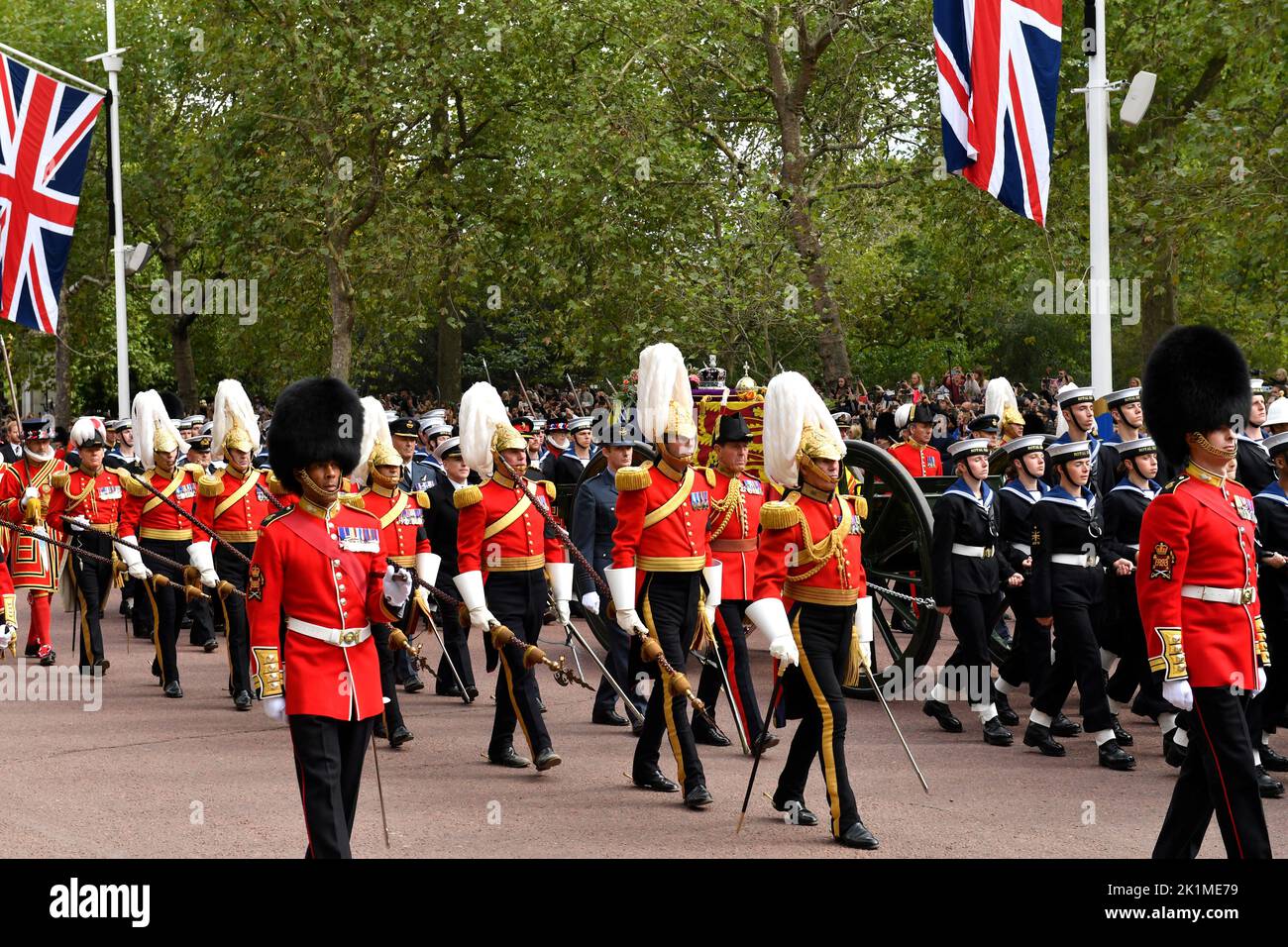 Elizabeth George Le Cortège De La Mort LONDRES, ANGLETERRE - SEPTEMBRE 19 : le cortège funéraire de la Reine