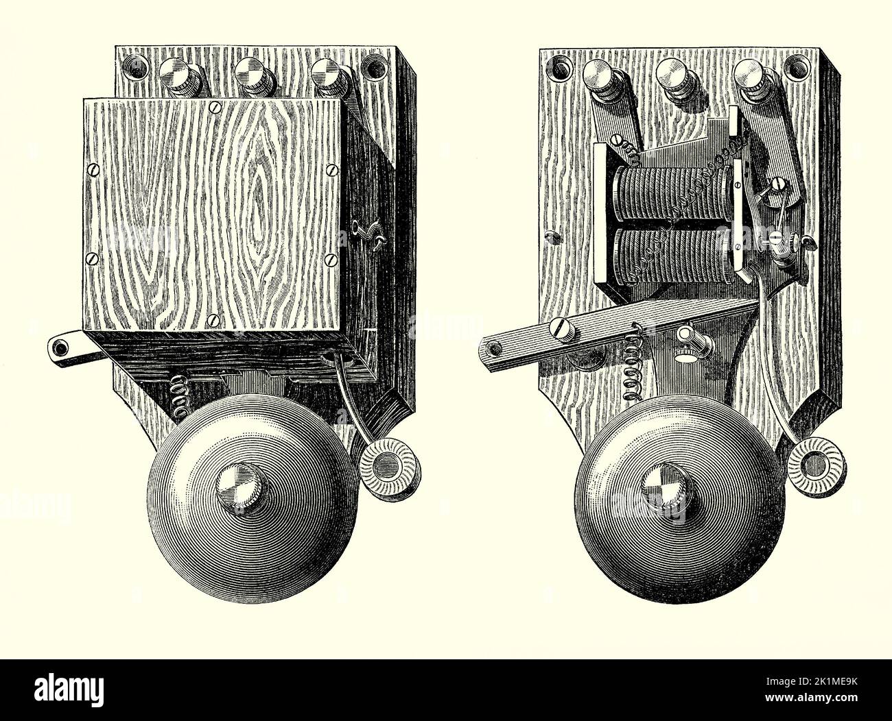 Une ancienne gravure victorienne de la cloche d'alarme électrique de Dale, réalisée par Dale and Co, Ludgate Hill, Londres, Angleterre, Royaume-Uni. Il est d'un livre de 1890. Le dispositif anti-cambriolage est illustré couvert et découvert montrant ses pièces de fonctionnement, y compris le relais automatique. Banque D'Images