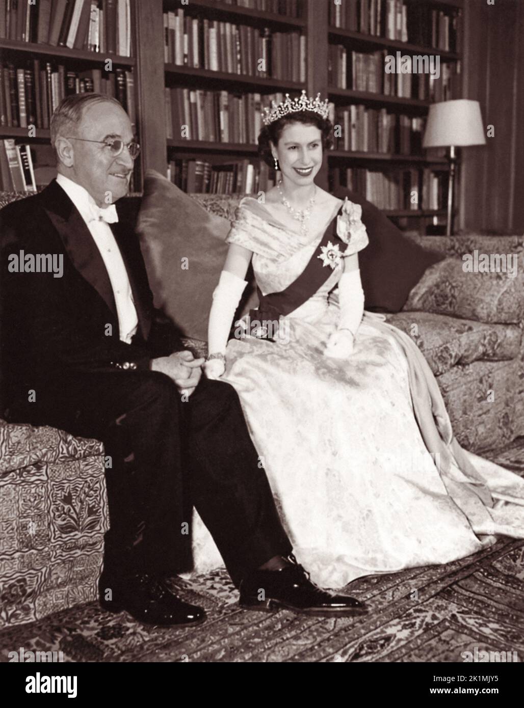 Le président américain Harry S. Truman et la princesse Elizabeth de Grande-Bretagne posent pour une photographie à l'ambassade du Canada à Washington, D.C., sur 1 novembre 1951, lors de la visite de la princesse aux États-Unis. Banque D'Images