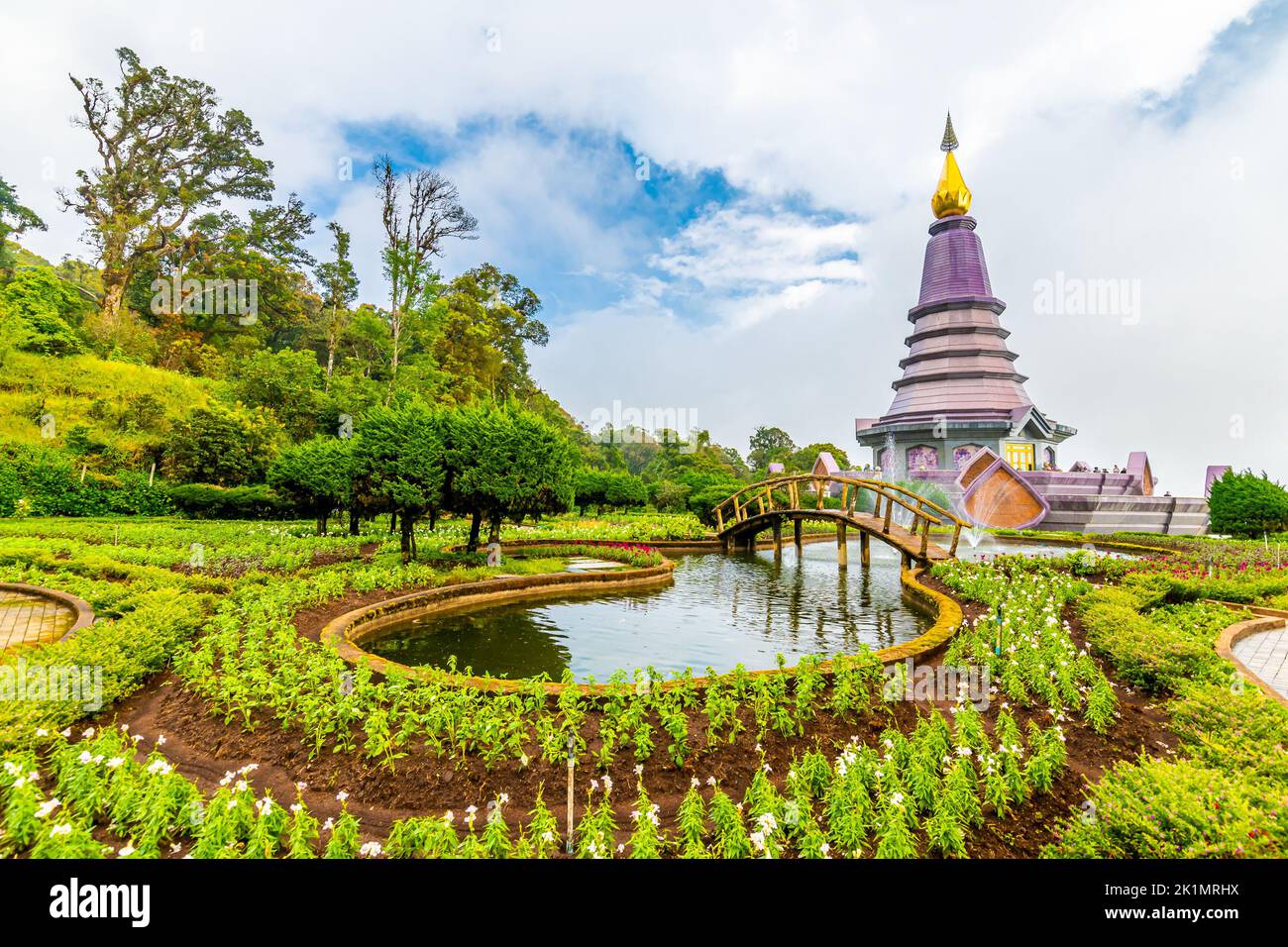 La stupa royale et la pagode dédiée au roi et à la reine de Thaïlande dans le parc national de Doi Inthana près de la ville de Chiang Mai. 'Phra Maha Dhatu Nabha Meta Banque D'Images