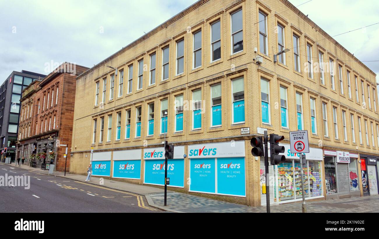 Glasgow, Écosse, Royaume-Uni 19th septembre 2022. La reine Elizabeth emplie les rues alors que la combinaison de magasins fermés et de la couverture télévisée a vu un paysage de dystopie désolées dans la ville. La célèbre rue sauchiehall était privée de clients. Crédit Gerard Ferry/Alay Live News Banque D'Images