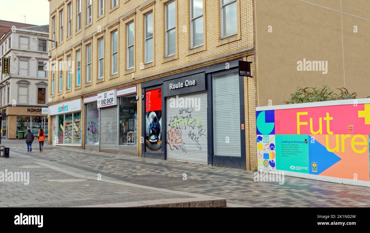Glasgow, Écosse, Royaume-Uni 19th septembre 2022. La reine Elizabeth emplie les rues alors que la combinaison de magasins fermés et de la couverture télévisée a vu un paysage de dystopie désolées dans la ville. La célèbre rue sauchiehall était privée de clients. Crédit Gerard Ferry/Alay Live News Banque D'Images