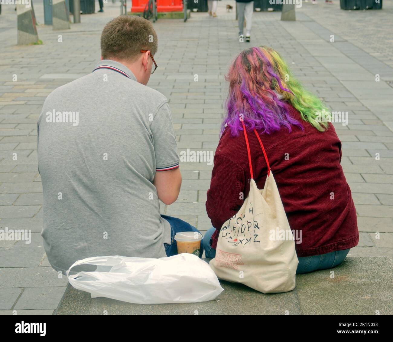 Glasgow, Écosse, Royaume-Uni 19th septembre 2022. La reine Elizabeth emplie les rues alors que la combinaison de magasins fermés et de la couverture télévisée a vu un paysage de dystopie désolées dans la ville. La célèbre rue sauchiehall était privée de clients. Crédit Gerard Ferry/Alay Live News Banque D'Images