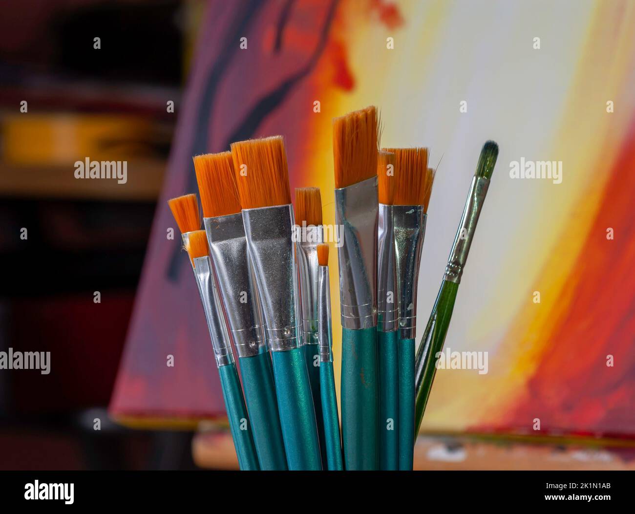 Différentes formes de peinture avec une peinture floue en arrière-plan Banque D'Images