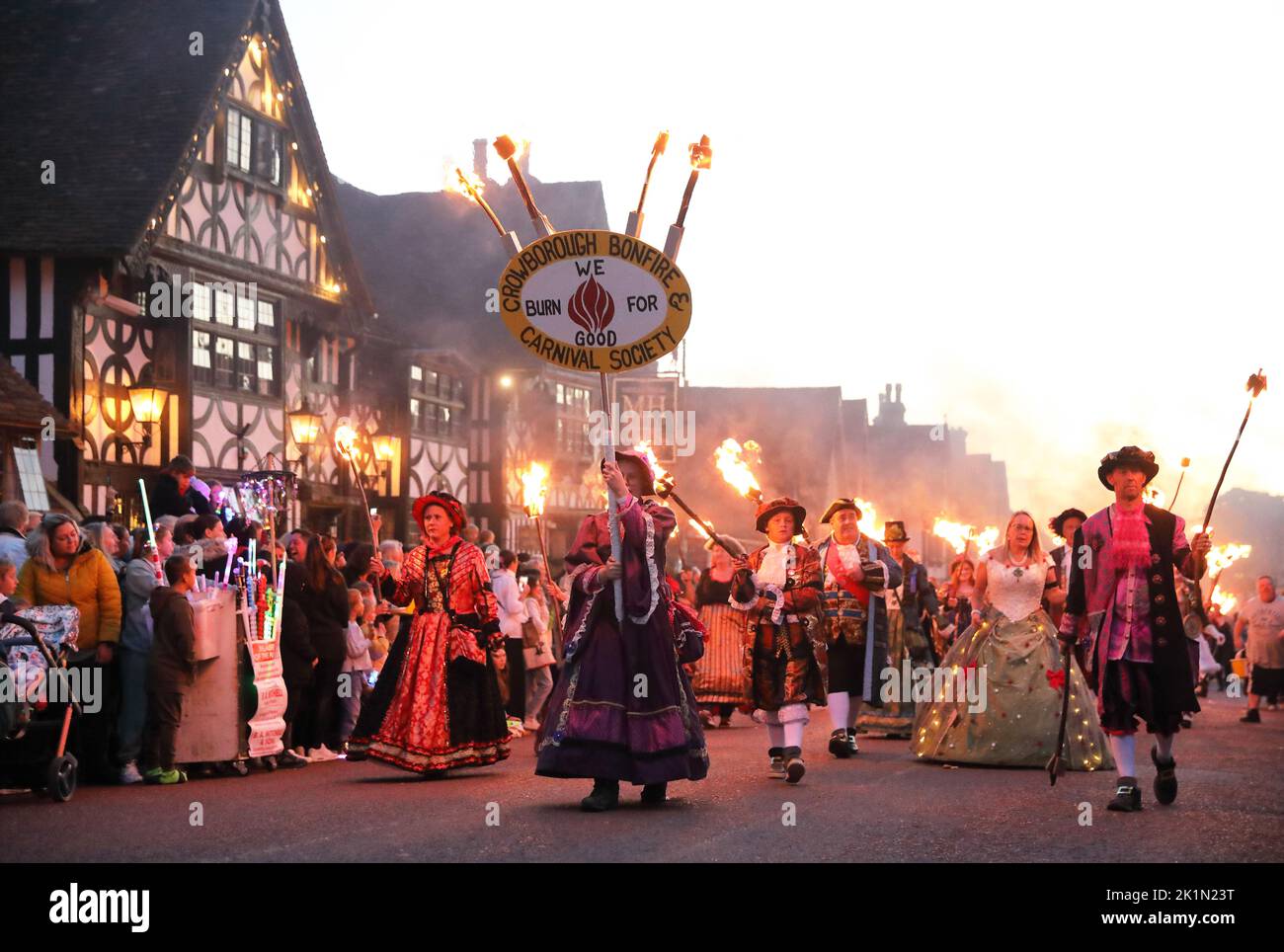 Mayfield Bonfire Society Carnival, septembre 2022, commémorant les 4 martyrs qui ont été brûlés sur les enjeux de la réforme catholique sous la Reine « Bloody » Mary, en 1556, à East Sussex, Angleterre, Royaume-Uni Banque D'Images