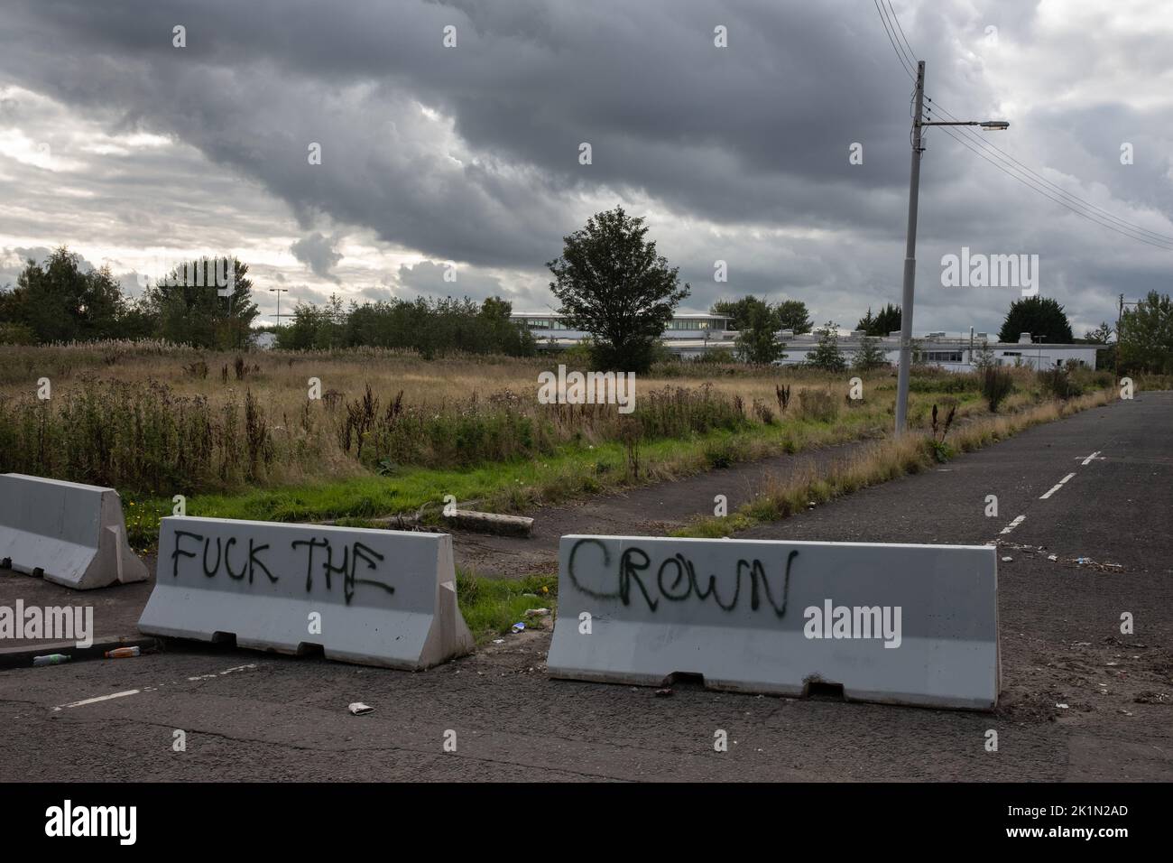 Glasgow, Écosse, 19 septembre 2022. EDS NOTE LANGUE: Anti-monarchie graffiti dans l'est de la ville, le jour des funérailles de sa Majesté la reine Elizabeth II, qui est décédée le 8th septembre, à Glasgow, Écosse, le 19 septembre 2022. Crédit photo : Jeremy Sutton-Hibbert/Alay Live News. Banque D'Images