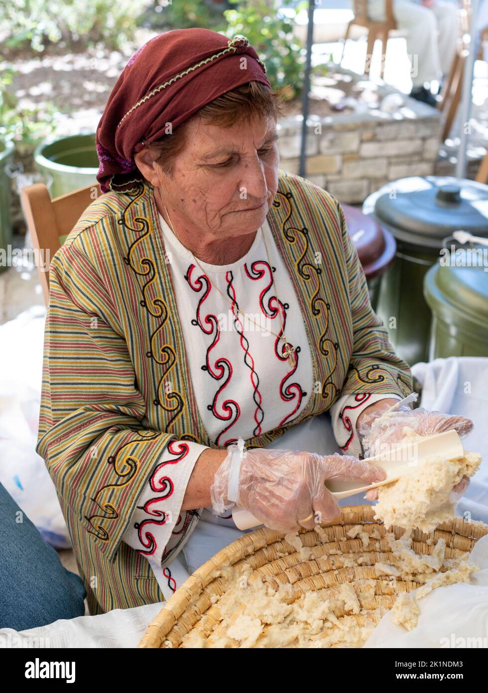 Les femmes chypriotes en tenue traditionnelle au festival rural Statos-Ayios Fotios, République de Chypre Banque D'Images