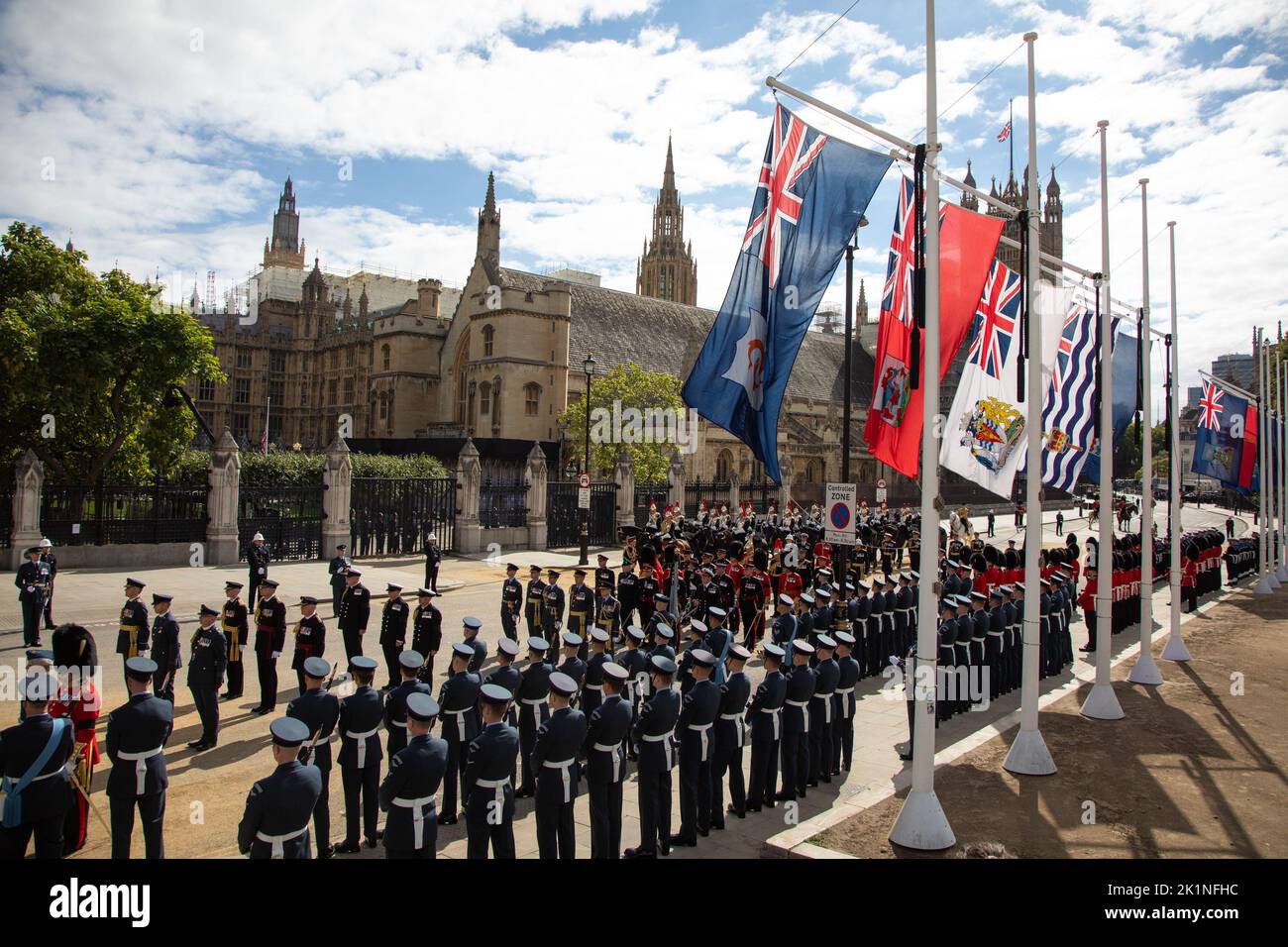 Londres, Angleterre. 19th septembre 2022. Le soleil est apparu alors que le funéraire d'État de la reine Elizabeth II à l'abbaye de Westminster était en cours. Les cérémonies funéraires du dernier monarque ont eu lieu à Londres et à Windsor. Credit: Kiki Streitberger / Alamy Live News Banque D'Images