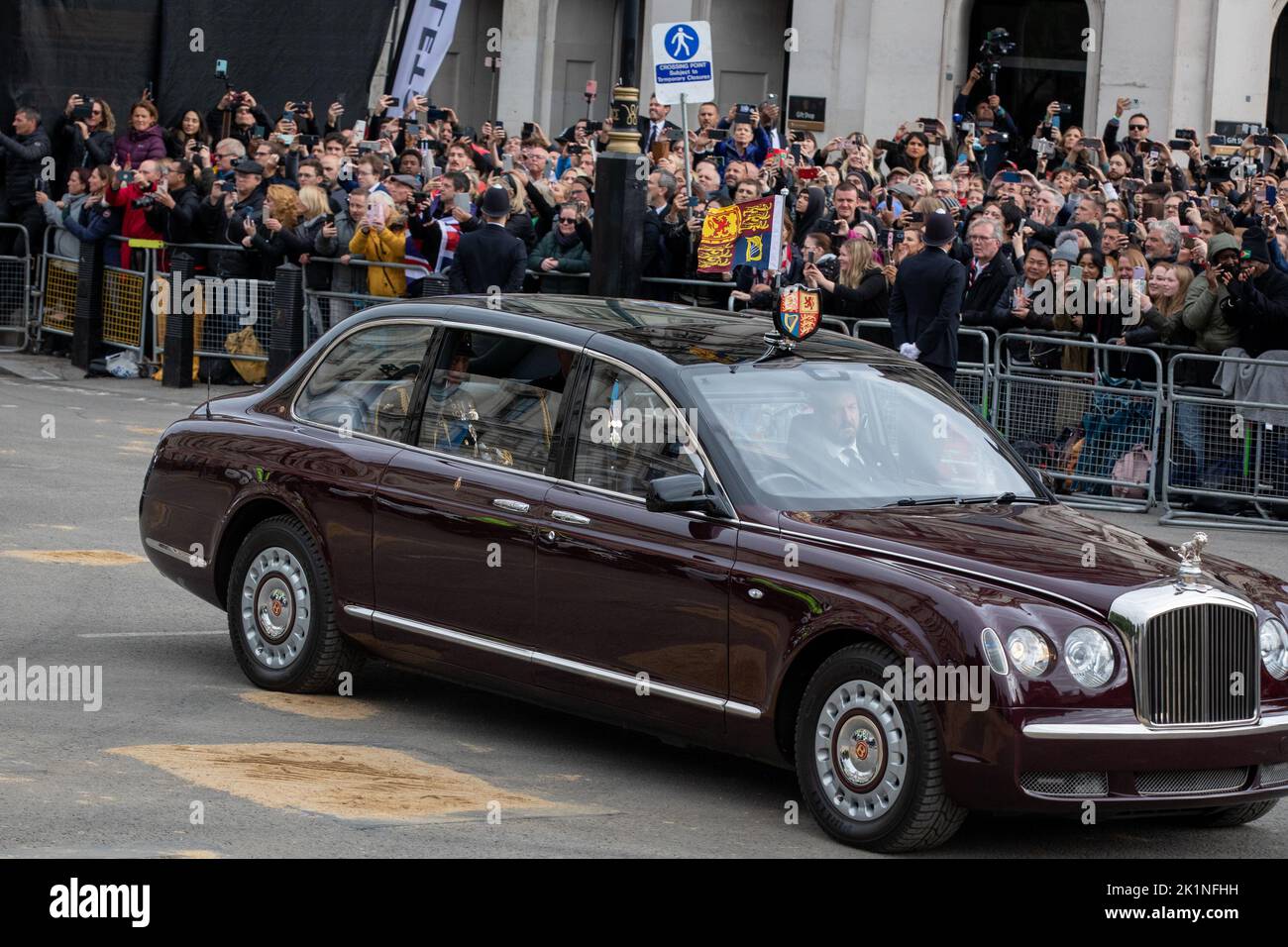 Londres, Angleterre. 19th septembre 2022. Le roi Charles III et le prince William arrivent pour le funérailles d'État de la reine Elizabeth II Le monarque était mort sur 8 septembre et ses funérailles tenues à Londres et à Windsor est l'un des plus grands événements que le pays ait jamais vus. Credit: Kiki Streitberger / Alamy Live News Banque D'Images