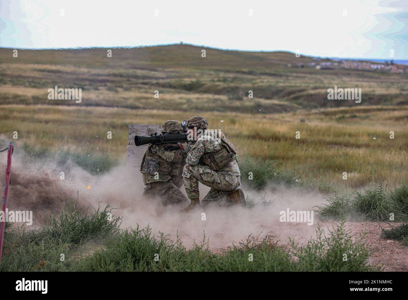 2nd les soldats d'infanterie de l'équipe de combat de la Brigade Stryker ont tiré sur un fusil Carl Gustav recoilless M3 le 13 septembre à fort Carson. Cette arme est une arme à percussion chargée, sans recul, commandée par l'épaule, qui est très précise et polyvalente. Banque D'Images