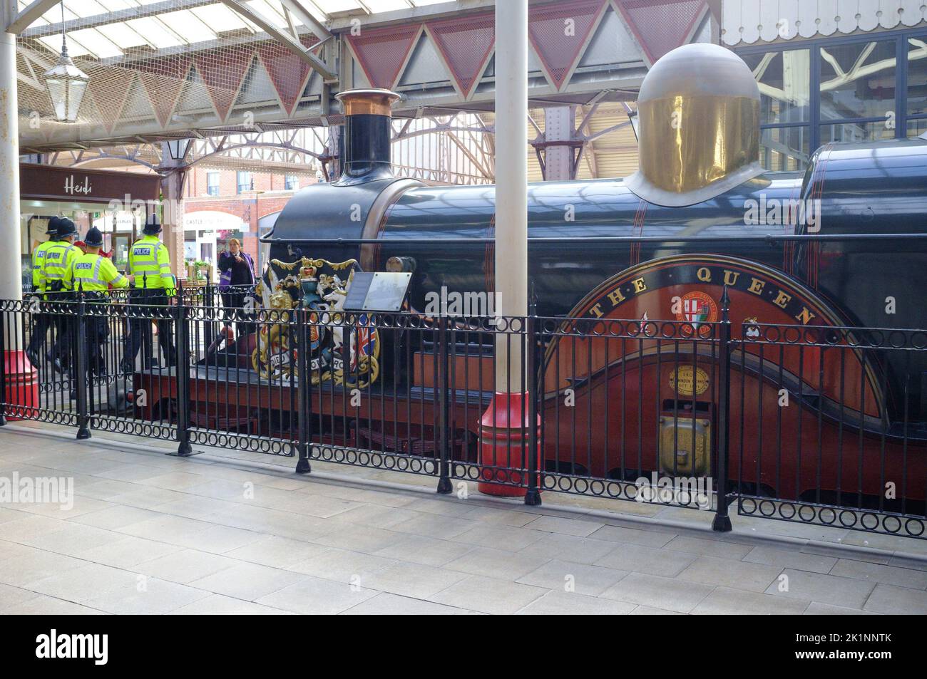 Le vieux TRAIN à vapeur DE LNER 'la Reine' exposé à la gare de Windsor le jour des funérailles de la Reine Elizabeth II. Banque D'Images