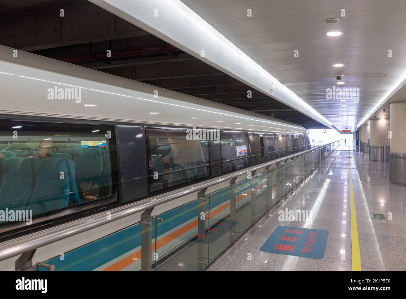 La gare de l'aéroport international de Shanghai Pudong, les voies de train Banque D'Images