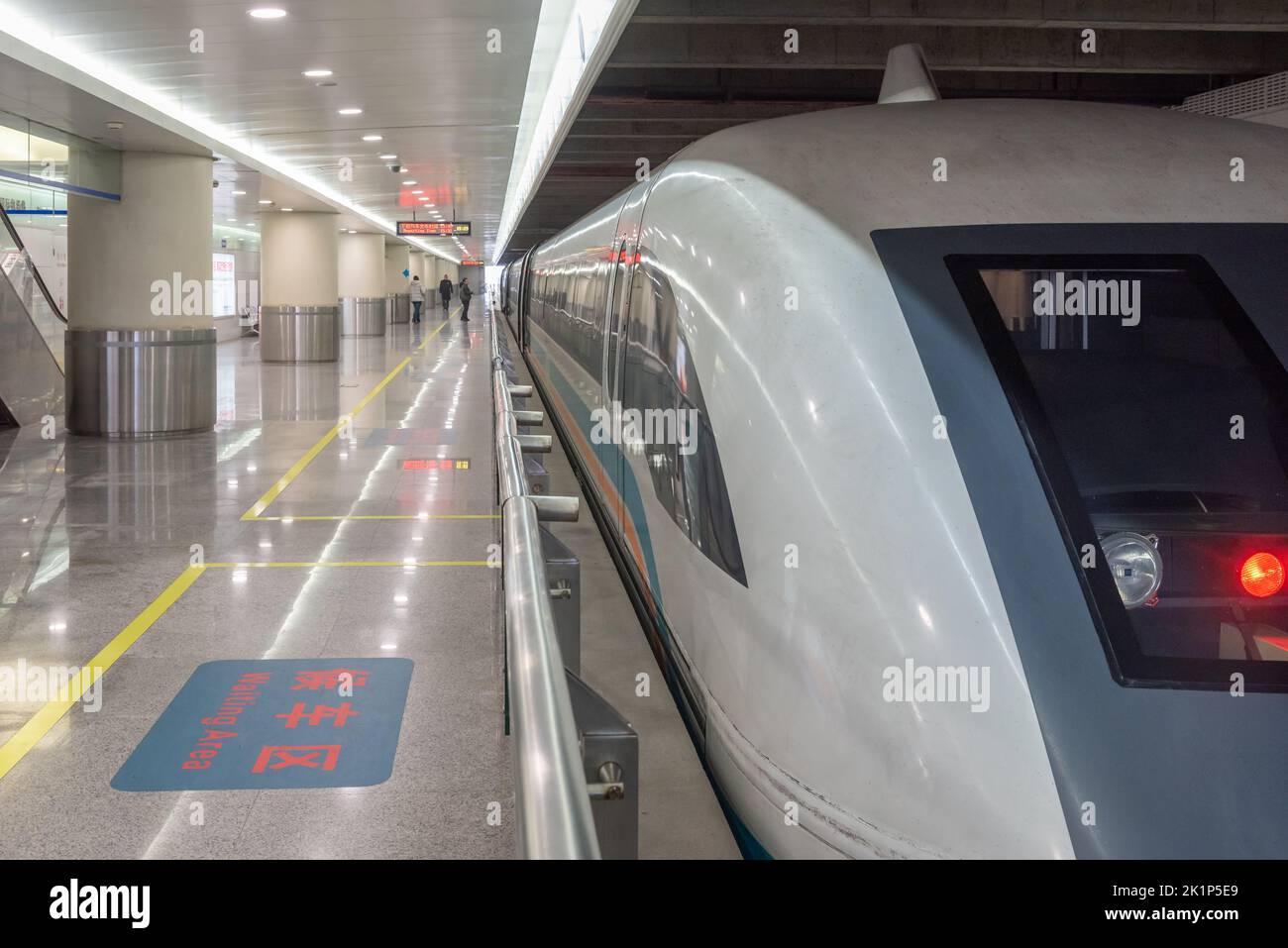La gare de l'aéroport international de Shanghai Pudong, les voies de train Banque D'Images