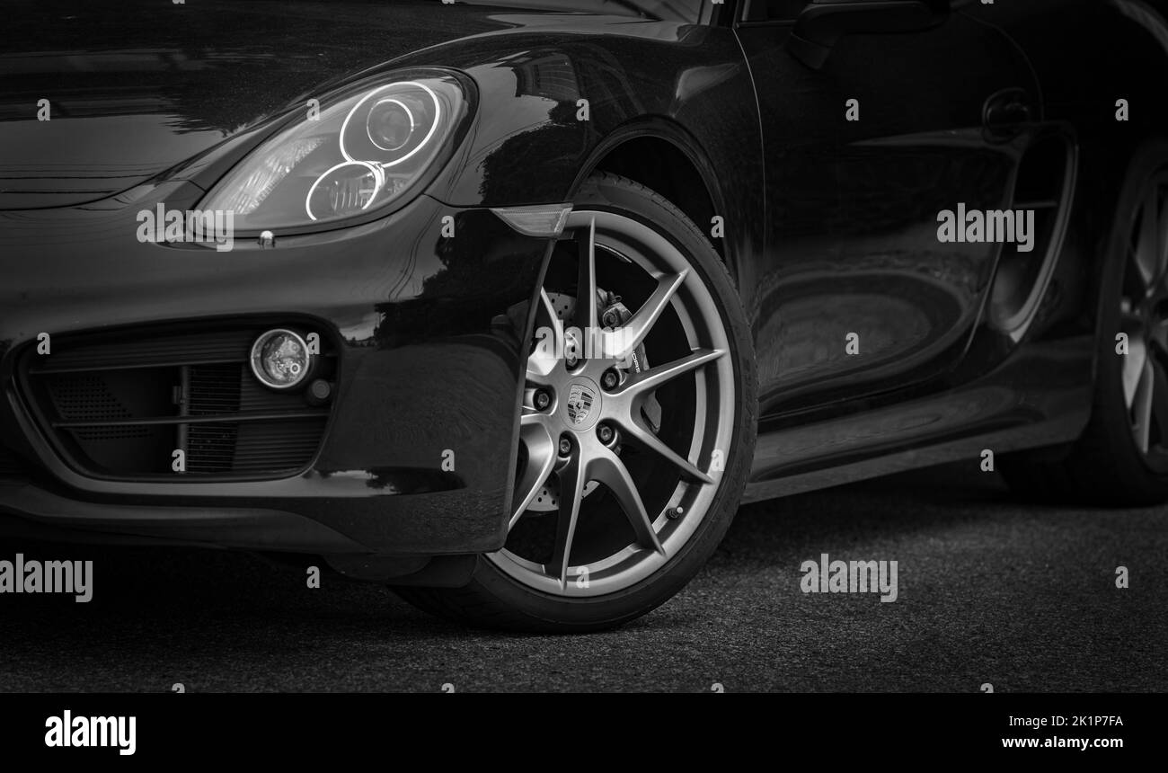 Photographie d'une Porsche sportive noire de luxe dans une rue. Photo de rue, personne, sélection, éditorial-15 septembre,2022-Vancouver C.-B. Canada Banque D'Images