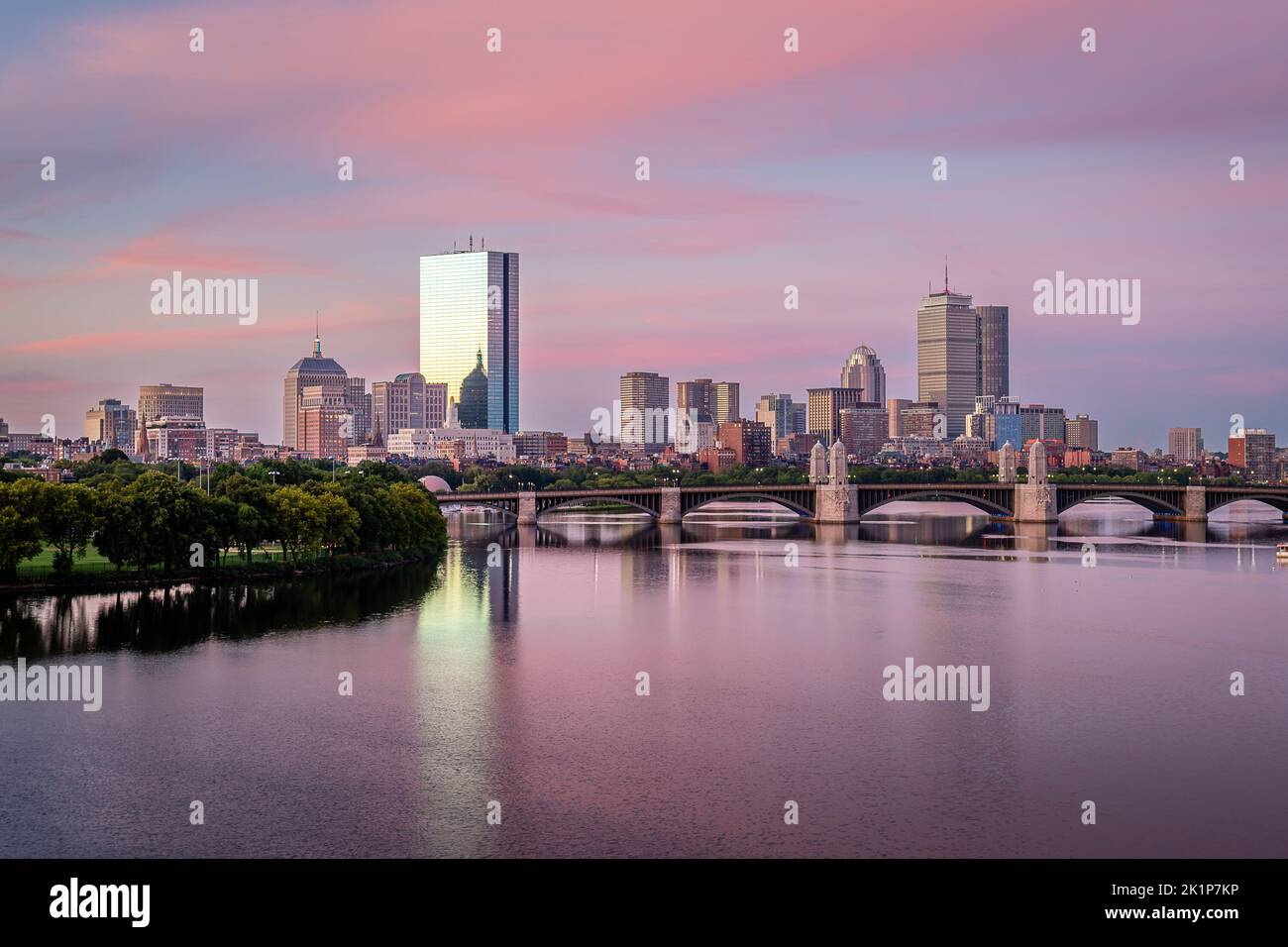 Le Boston Skyline à Dawn de Cambridge Banque D'Images
