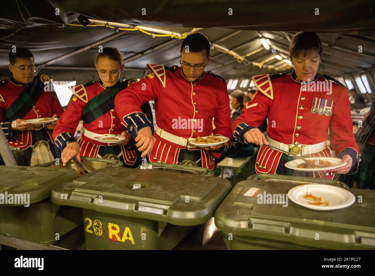 RÉPÉTITION DES FORCES ARMÉES POUR LE CORTÈGE FUNÉRAIRE DE WINDSOR. Les membres du bataillon Coldstream de 1st après une répétition à Windsor avant les dernières étapes des funérailles de la reine Elizabeth II. Crédit : Jeff Gilbert/Alamy Live News Banque D'Images