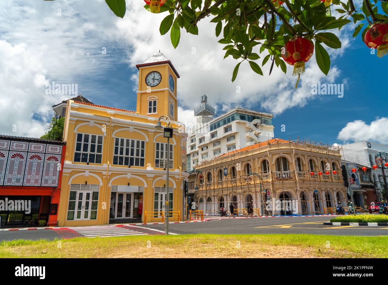 Tour de l'horloge de la ville de Phuket dans la vieille ville de Phuket, Thaïlande. Un point de repère de la vieille ville de Phuket, une zone touristique populaire. Banque D'Images