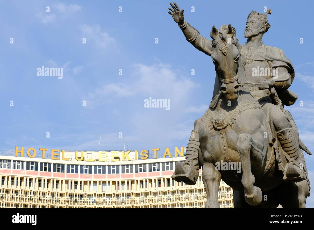 Tachkent Ouzbékistan monument statue au guerrier Amir Timur sur la place d'Amir Timur dans le centre de la ville de Tachkent en août 2022 Banque D'Images