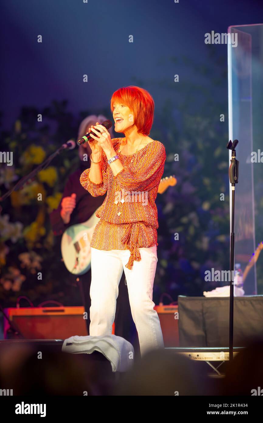 Le chanteur Kiki Dee se produit en direct à l'Eistedfod musical International de Llangollen, au nord du pays de Galles, au Royaume-Uni Banque D'Images