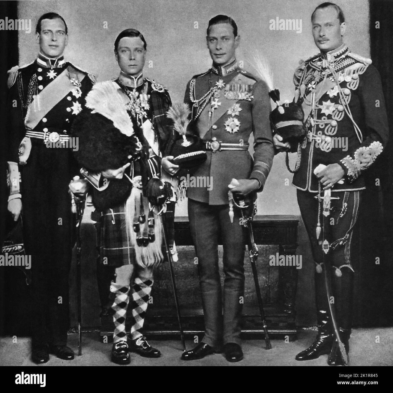 Le roi Edward Vlll avec ses trois frères. De gauche à droite : le duc de Kent, S.M. le roi, le duc de York et le duc de Gloucester. 1936 Banque D'Images