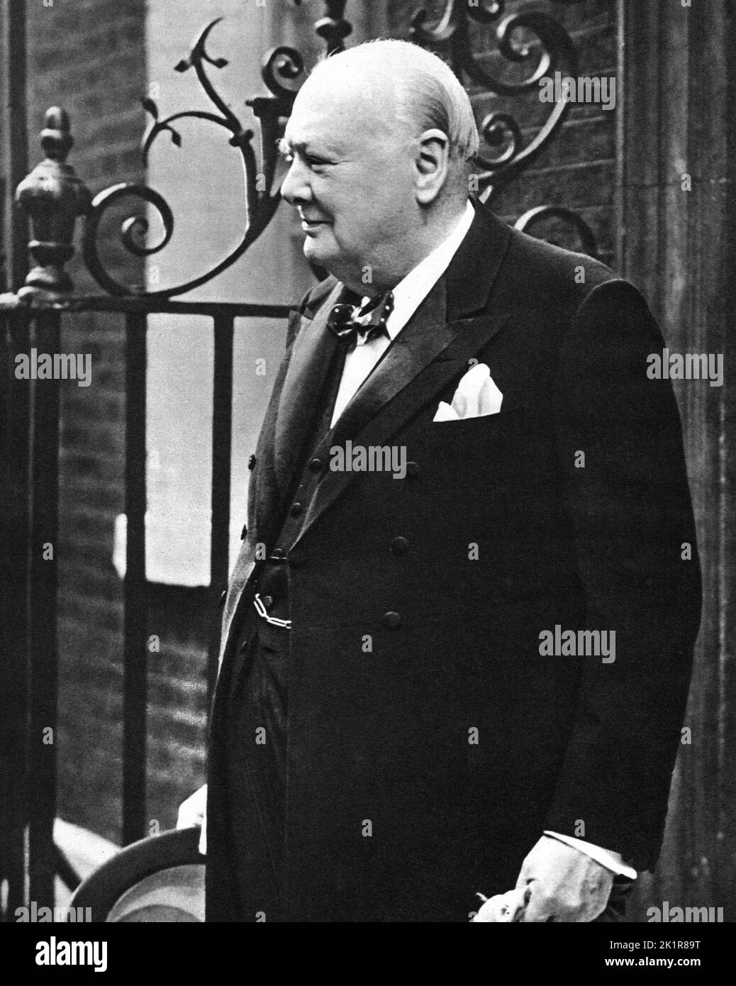 Winston Churchill dit Au revoir au 10 Downing Street. Avril 1955 Banque D'Images