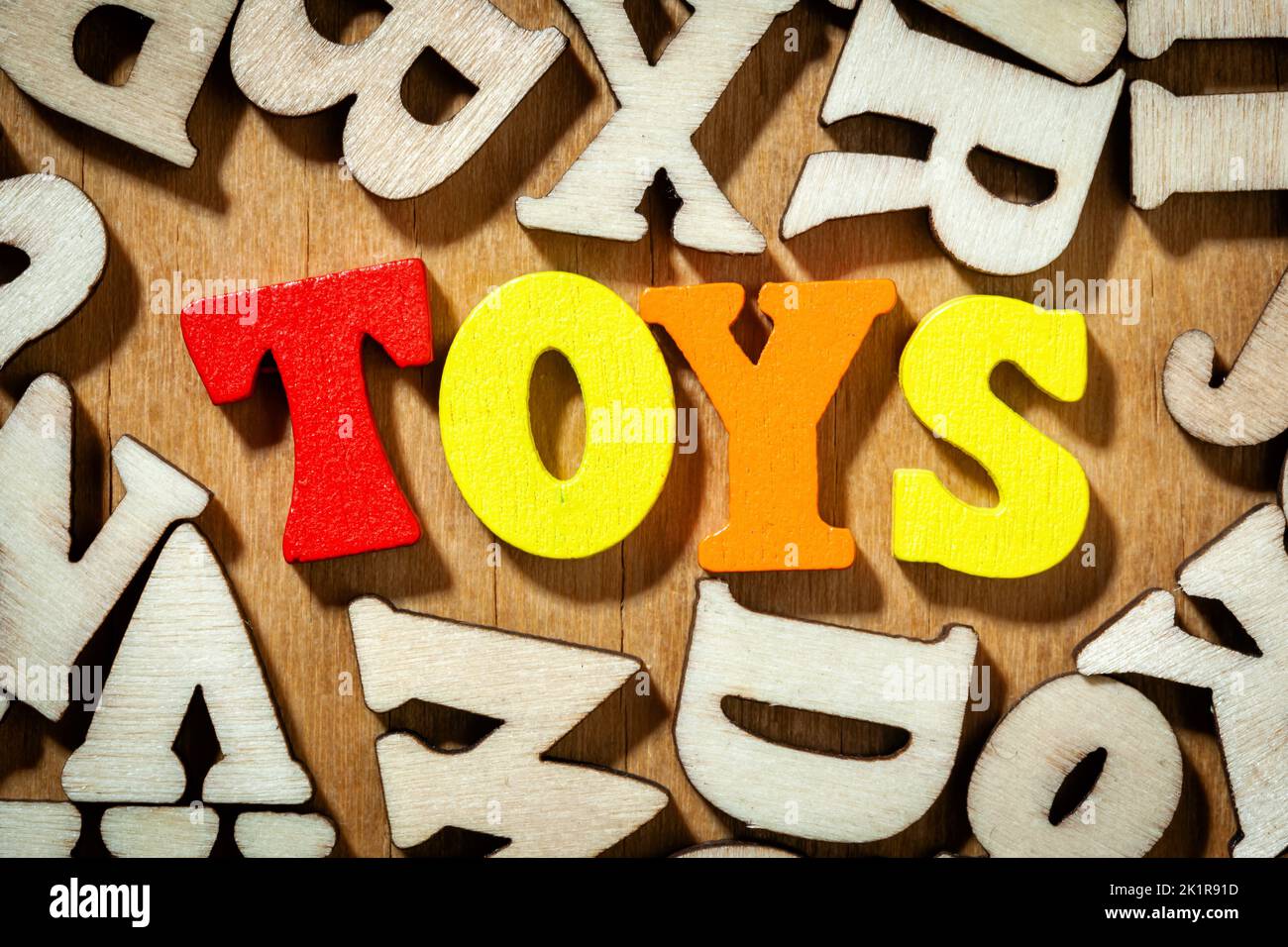 Mot 'Toys' par des lettres en bois de couleur gros plan Banque D'Images
