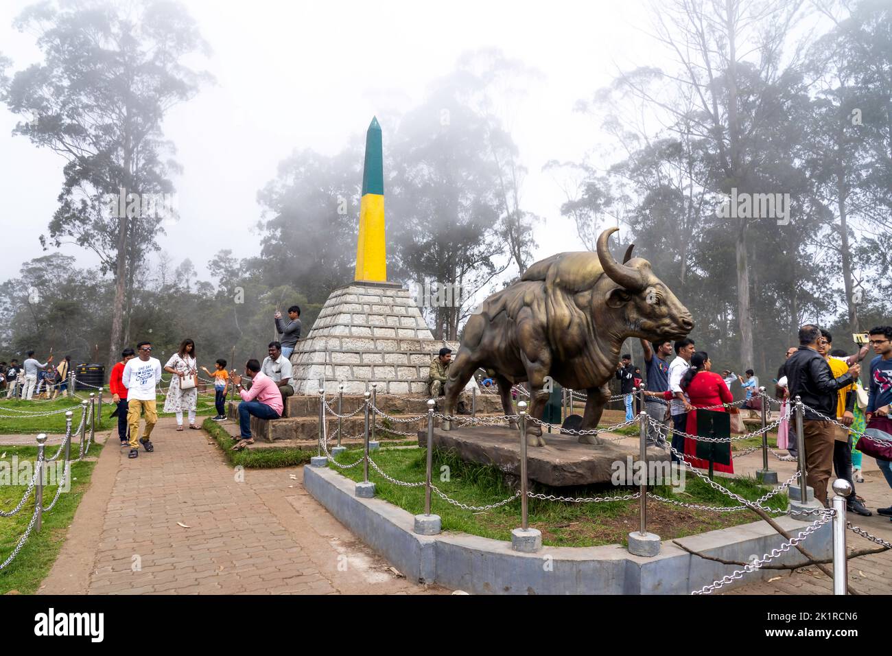 Moir point est situé à l'entrée de la forêt, cette destination populaire avec une tour de guet offre une vue panoramique sur les montagnes de la vallée, 18-08-22. Banque D'Images