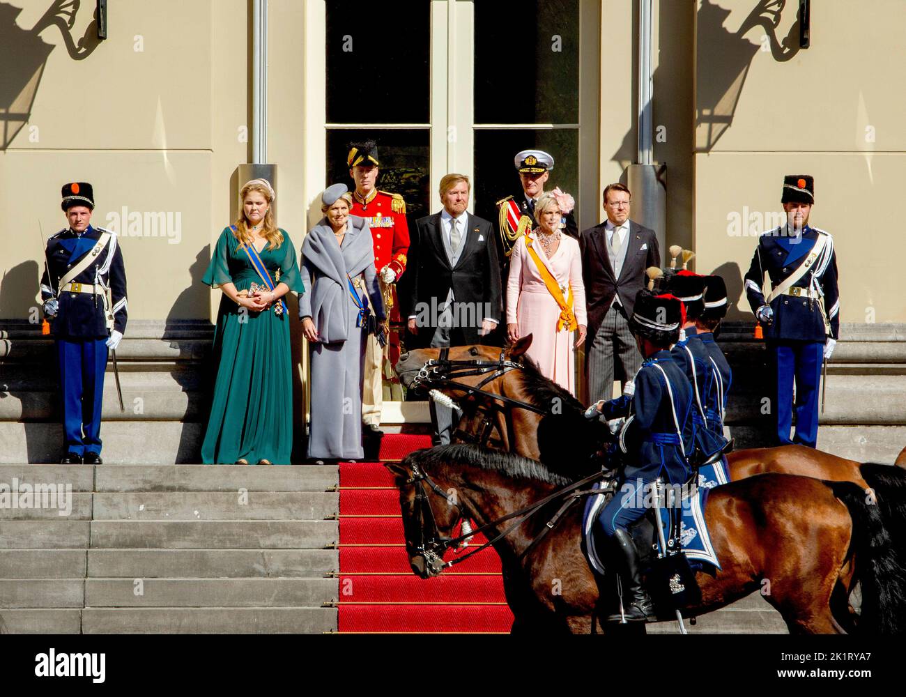 La Haye, Niederlande. 20th septembre 2022. Le roi Willem-Alexandre, la reine Maxima et la princesse Amalia, le prince Constantijn et la princesse Laurentien des pays-Bas au palais Noordeinde de la Haye, sur 20 septembre 2022, pour assister à un hommage de la Cavalerie ERE-escort au roi dans la cour du palais crédit: Albert Nieboer/pays-Bas OUT/point de vue OUT/dpa/Alay Live News Banque D'Images