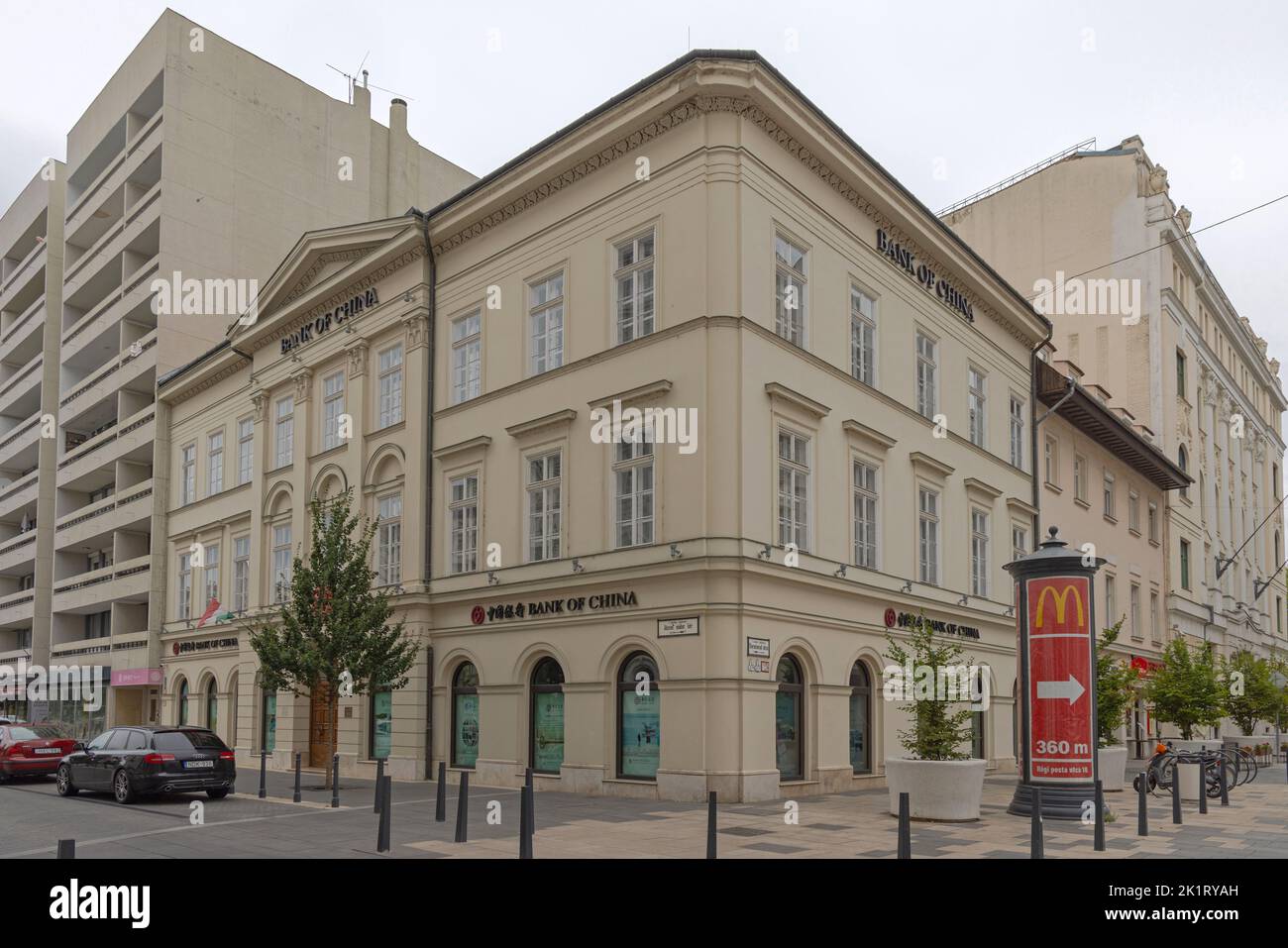 Budapest, Hongrie - 31 juillet 2022 : immeuble de bureaux de la Banque de Chine, rue Jozsef Nador, dans le centre-ville. Banque D'Images