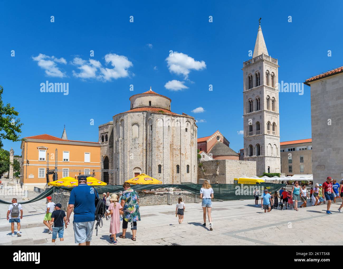 Le Forum romain, la cathédrale St Anastasia et l'église St Donatus dans le centre historique de Zadar, Croatie Banque D'Images