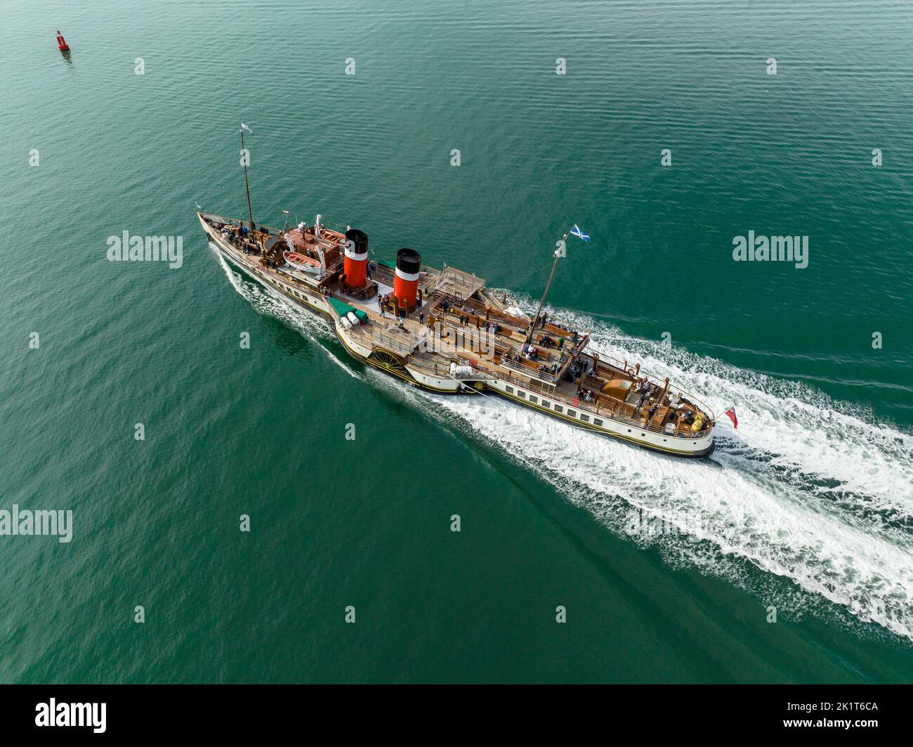 PS Waverley est le dernier bateau à aubes de transport de passagers en mer au monde. Construite en 1946, elle navigue de Craigendoran sur le Firth de Clyde. Banque D'Images