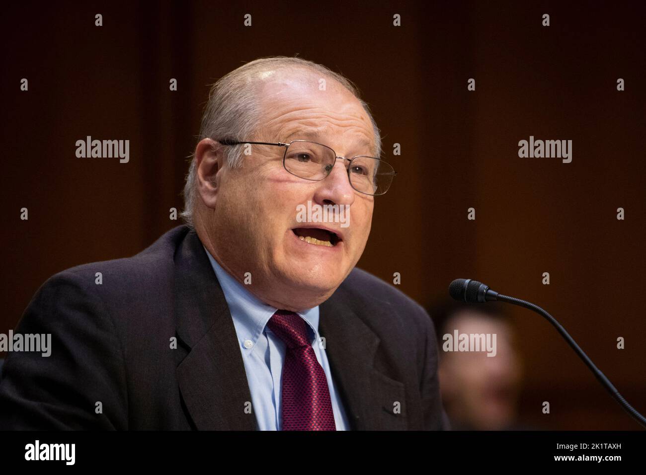 Eric S. Edelman, conseiller, Centre d'évaluations stratégiques et budgétaires, directeur, Institut de la paix des États-Unis, répond aux questions lors d'une audience du Comité sénatorial des services armés pour examiner la stratégie et la politique nucléaires des États-Unis, dans l'édifice Hart du Bureau du Sénat à Washington, DC, mardi, 20 septembre 2022. Crédit : Rod Lamkey/CNP/MediaPunch Banque D'Images