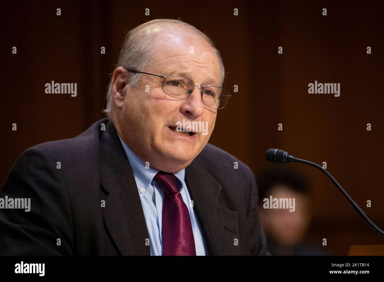 Eric S. Edelman, conseiller, Centre d'évaluations stratégiques et budgétaires, directeur, Institut de la paix des États-Unis, répond aux questions lors d'une audience du Comité sénatorial des services armés pour examiner la stratégie et la politique nucléaires des États-Unis, dans l'édifice Hart du Bureau du Sénat à Washington, DC, mardi, 20 septembre 2022. Crédit : Rod Lamkey/CNP/MediaPunch Banque D'Images