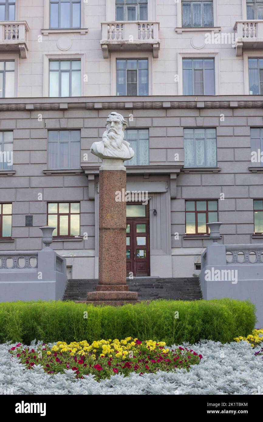 Nijni Novgorod, Russie - 16 septembre 2022 : buste sculptural de Kuzma Minin au début de la rue du même nom. C'est une elle russe nationale Banque D'Images