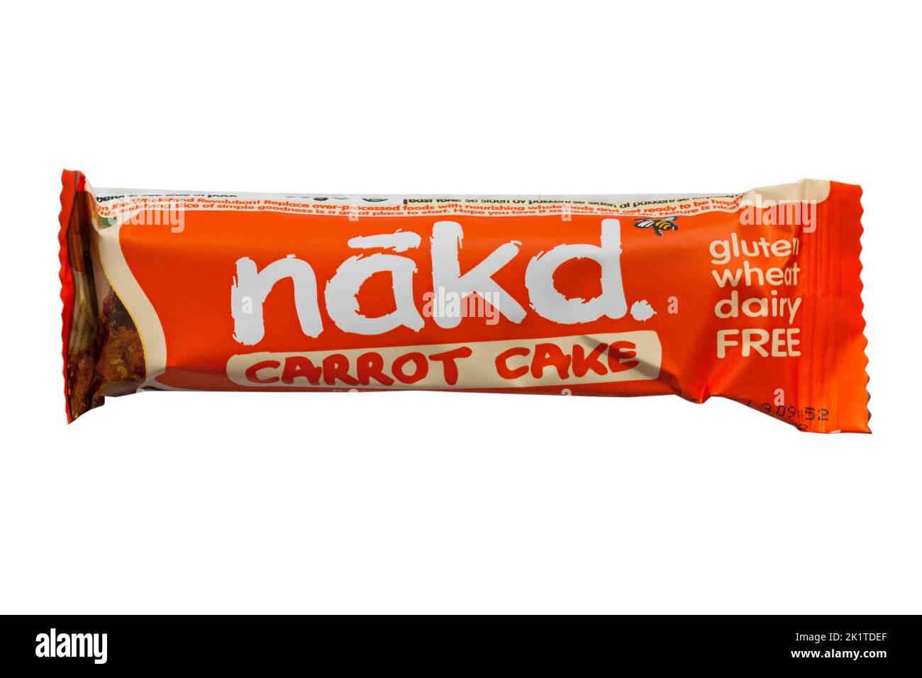 Sans gluten blé sans lait nakd Carrot Cake fruits crus et barre de noix isolée sur fond blanc Banque D'Images