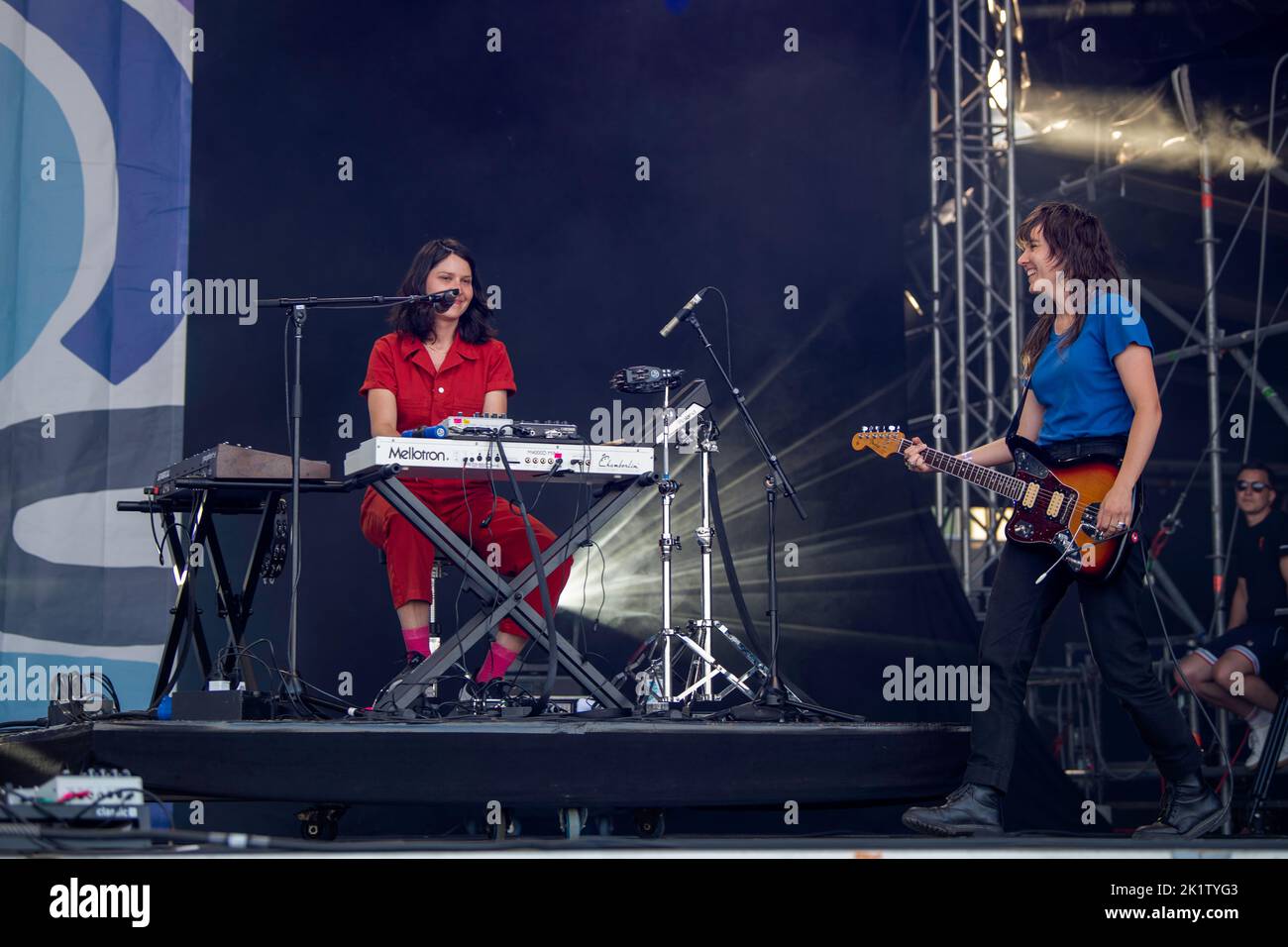 Courtney Barnett, chanteuse, auteur-compositeur et musicien australien, se produit en direct au festival Tempelhof Sounds de Berlin, en Allemagne Banque D'Images