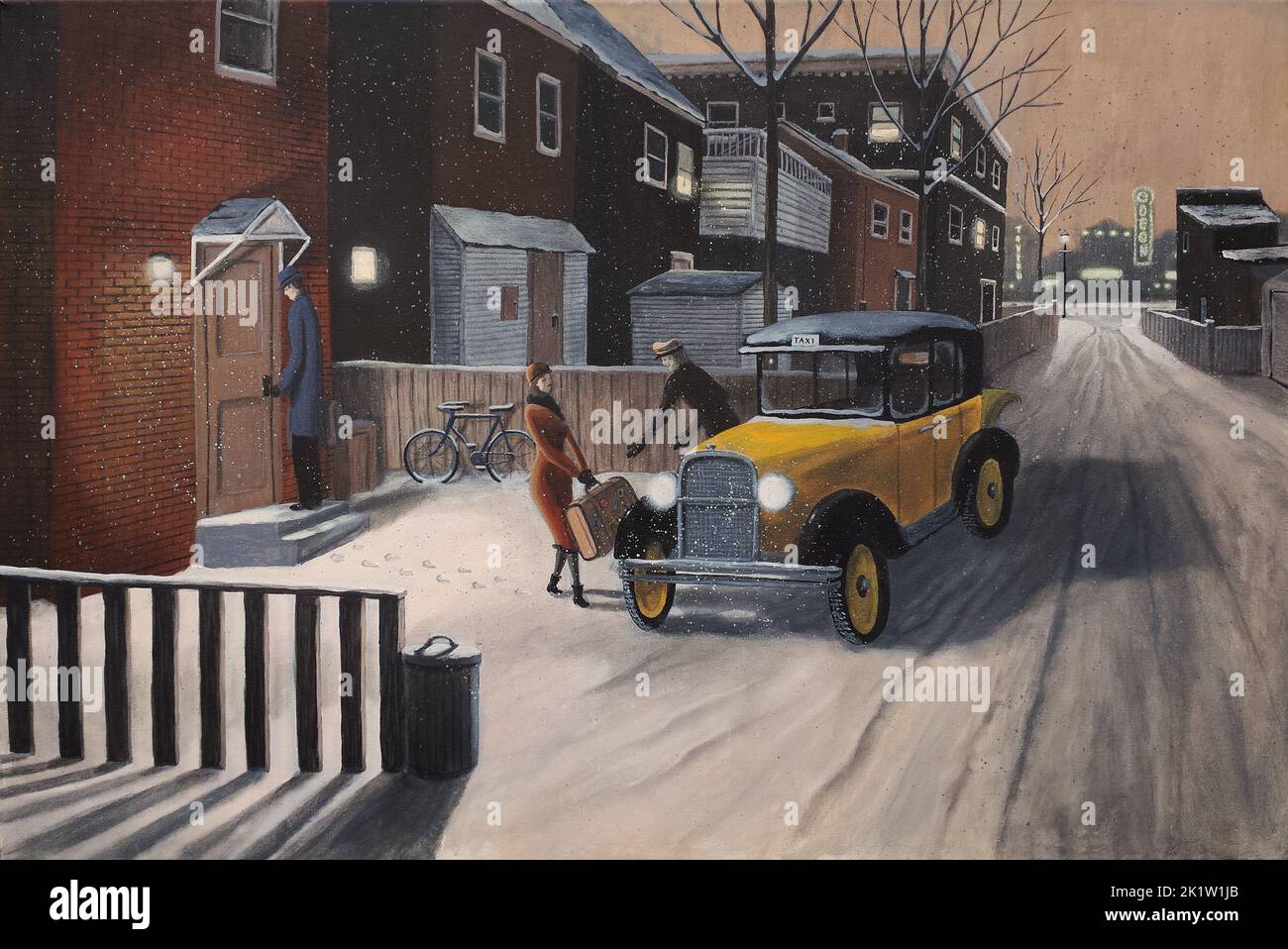 Vintage 1930s scène d'un couple entrant dans un taxi jaune dans la ruelle arrière derrière leur maison lors d'une nuit d'hiver enneigée. Banque D'Images