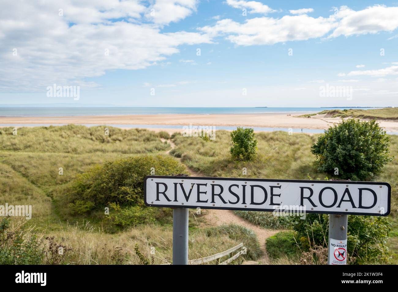 Panneau Riverside Road à Alnmouth, Northumberland, Angleterre, Royaume-Uni Banque D'Images